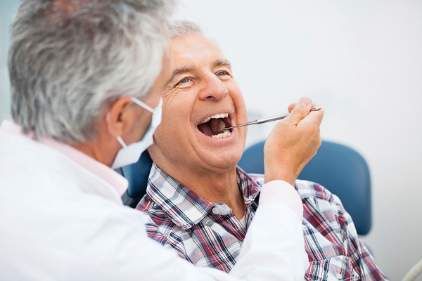 Dịch vụ chăm sóc khách hàng tốt sẽ dễ thuyết phục khách hàng đến làm răng, phẫu thuật thẩm mỹ