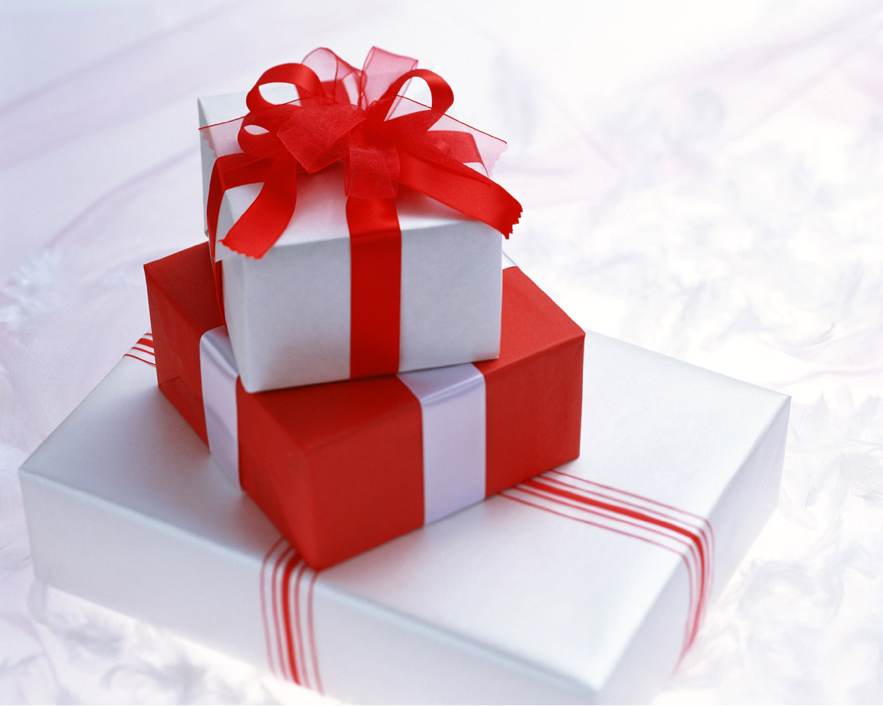 Tặng quà là một chiến thuật marketing bằng email doanh nghiệp hiệu quả